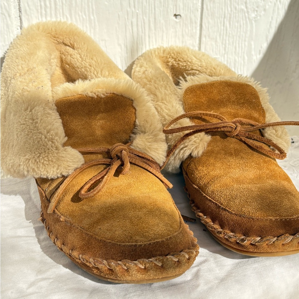 Cozy Tan Suede Moccasin Slippers Lucky Brand 7 maybe? USED Condition